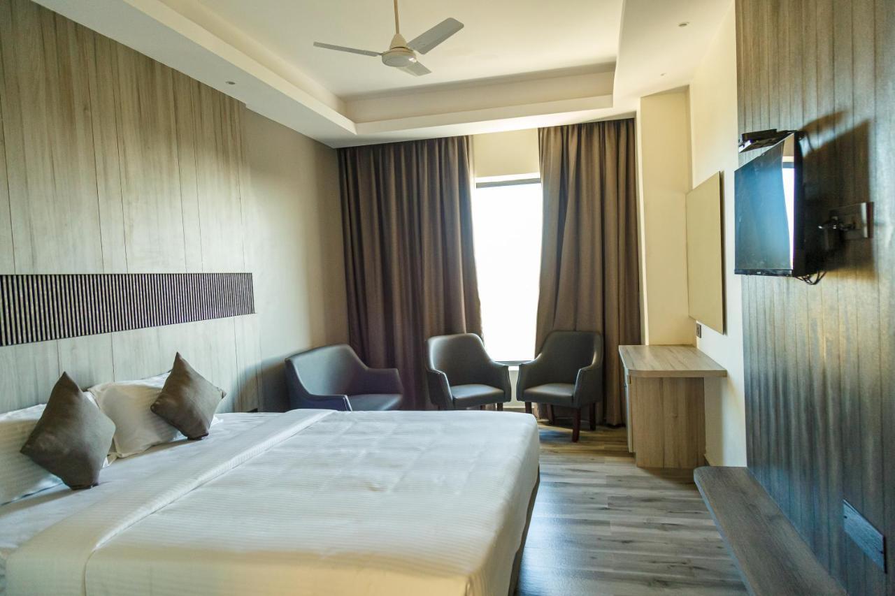 Hotel Galore Inn Mysore Exterior foto